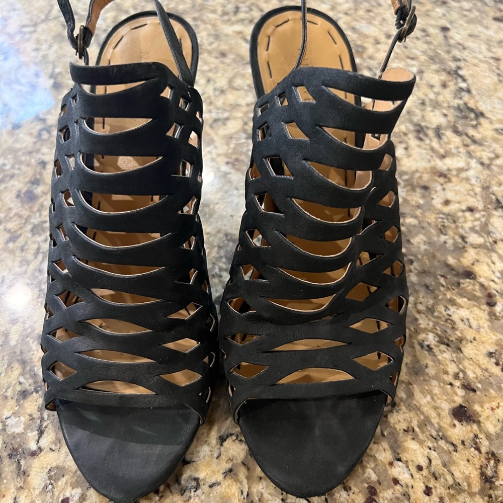 Nine West Strappy hells size 9.5